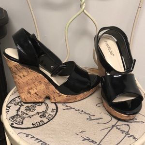 Black wedges